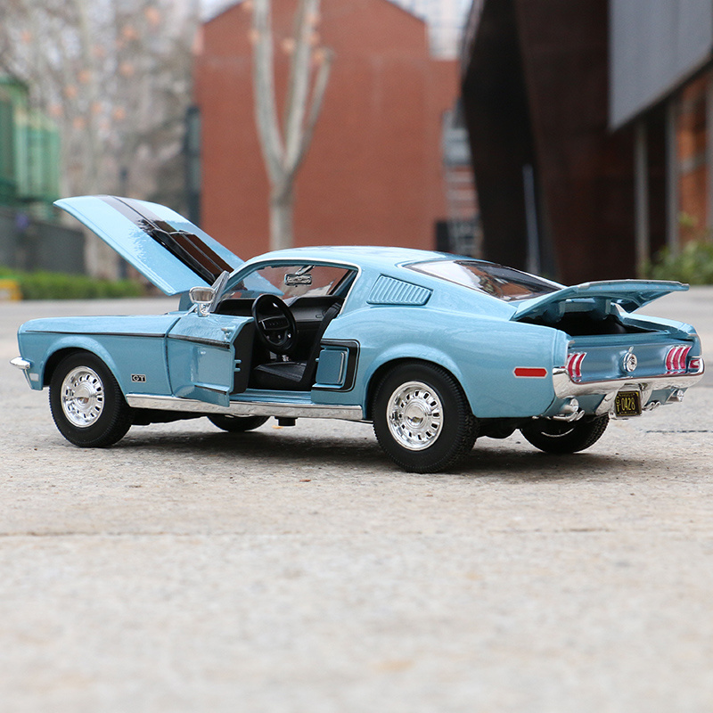 Maisto best Sellers1:18 alloy classic car model toy collection gift 1968 Ford Mustang Cobra car model