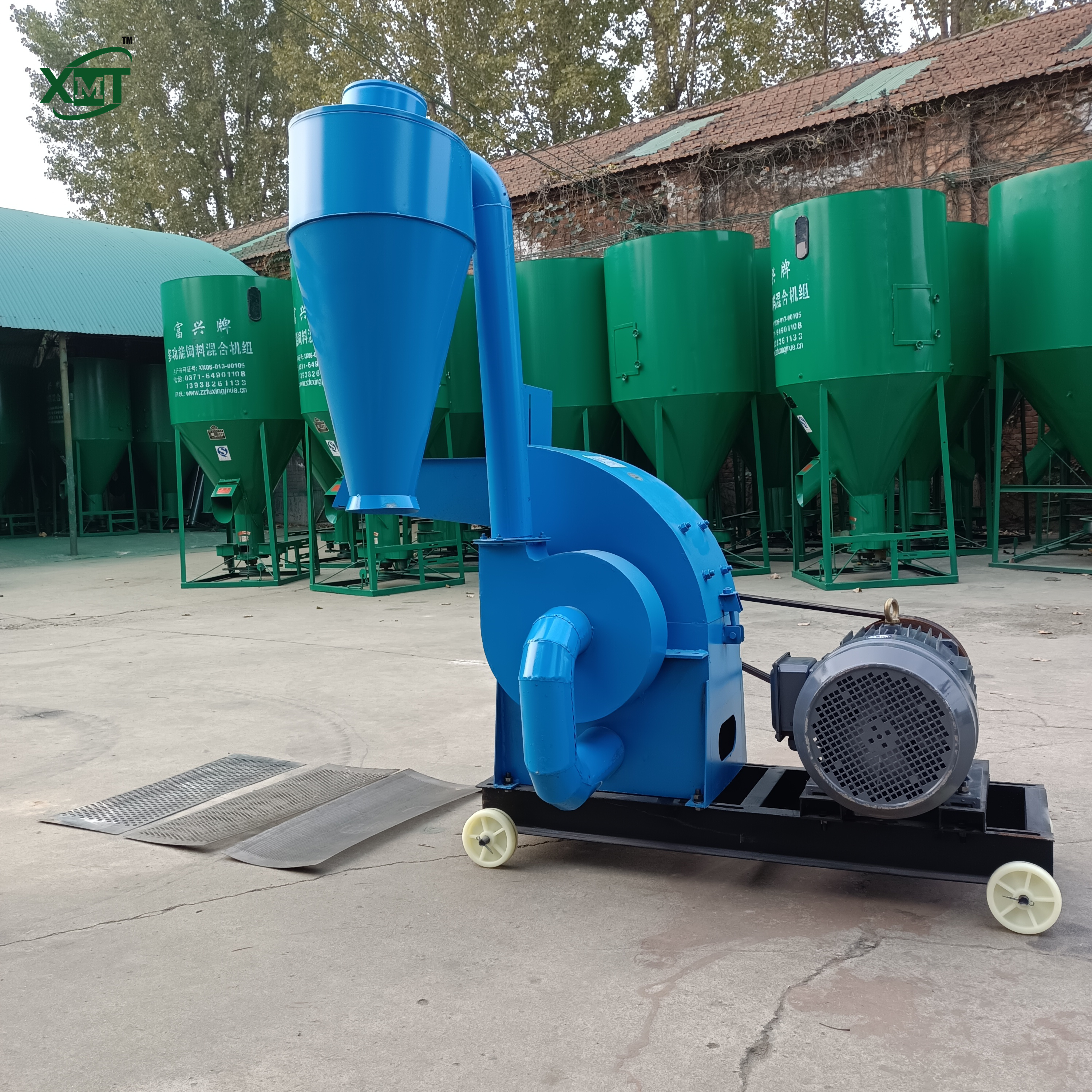 Multi-cavity uniform hammer mill cattle feed crusher 500kg/H pig farm timber mill hammer crusher