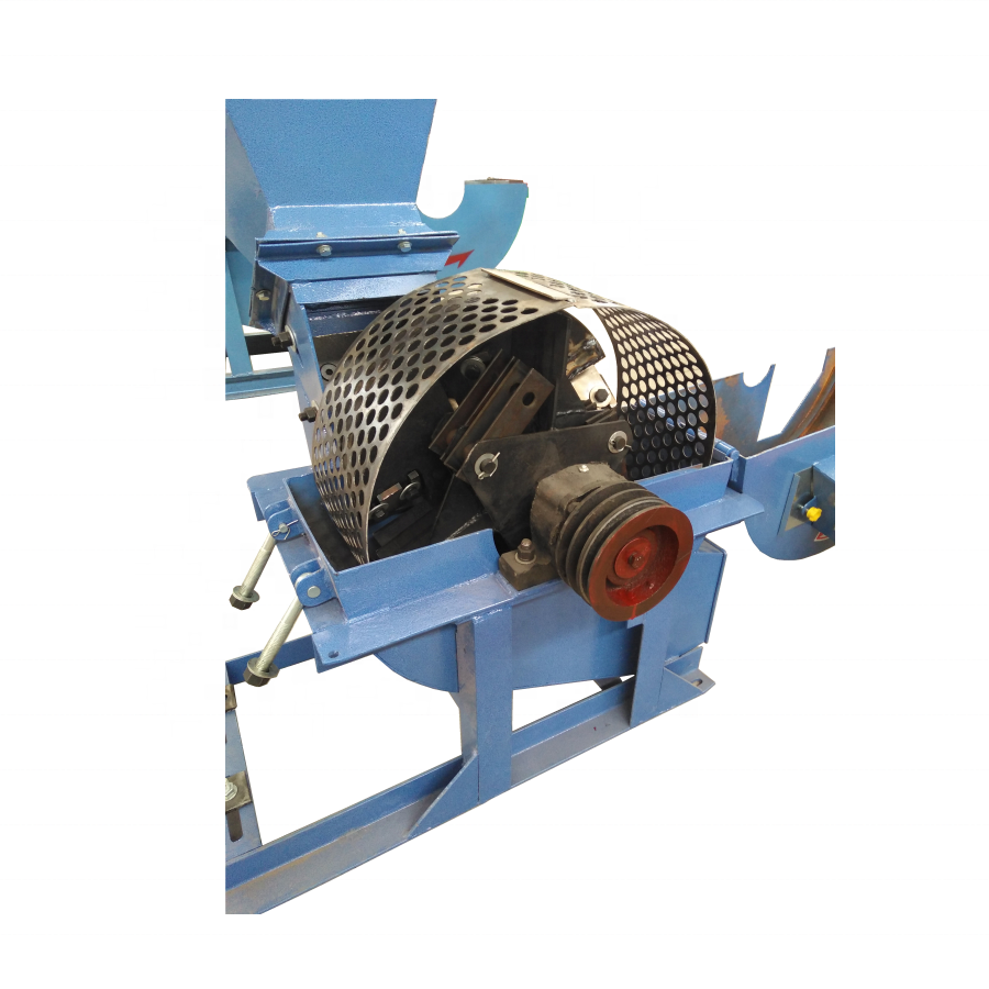 Coconut Shell Grinding Diesel Wood Sawdust Crushing Machine Waste Wood Crusher Machine For Biochar Pellet