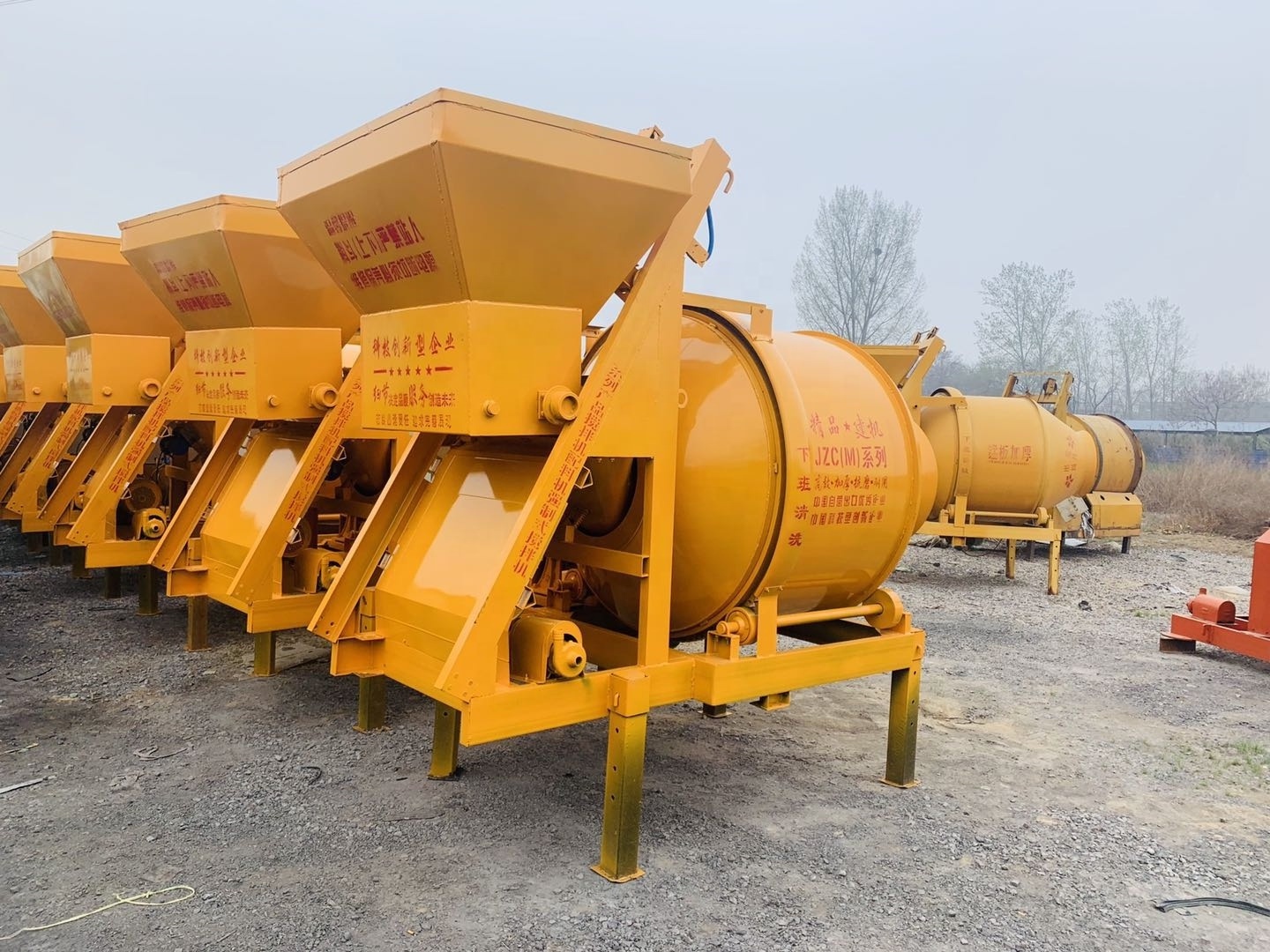 350L  Diesel Concrete Mixer High Efficiency Self Loading Concrete Mixer Diesel Self Lift Cement Mixing Machine