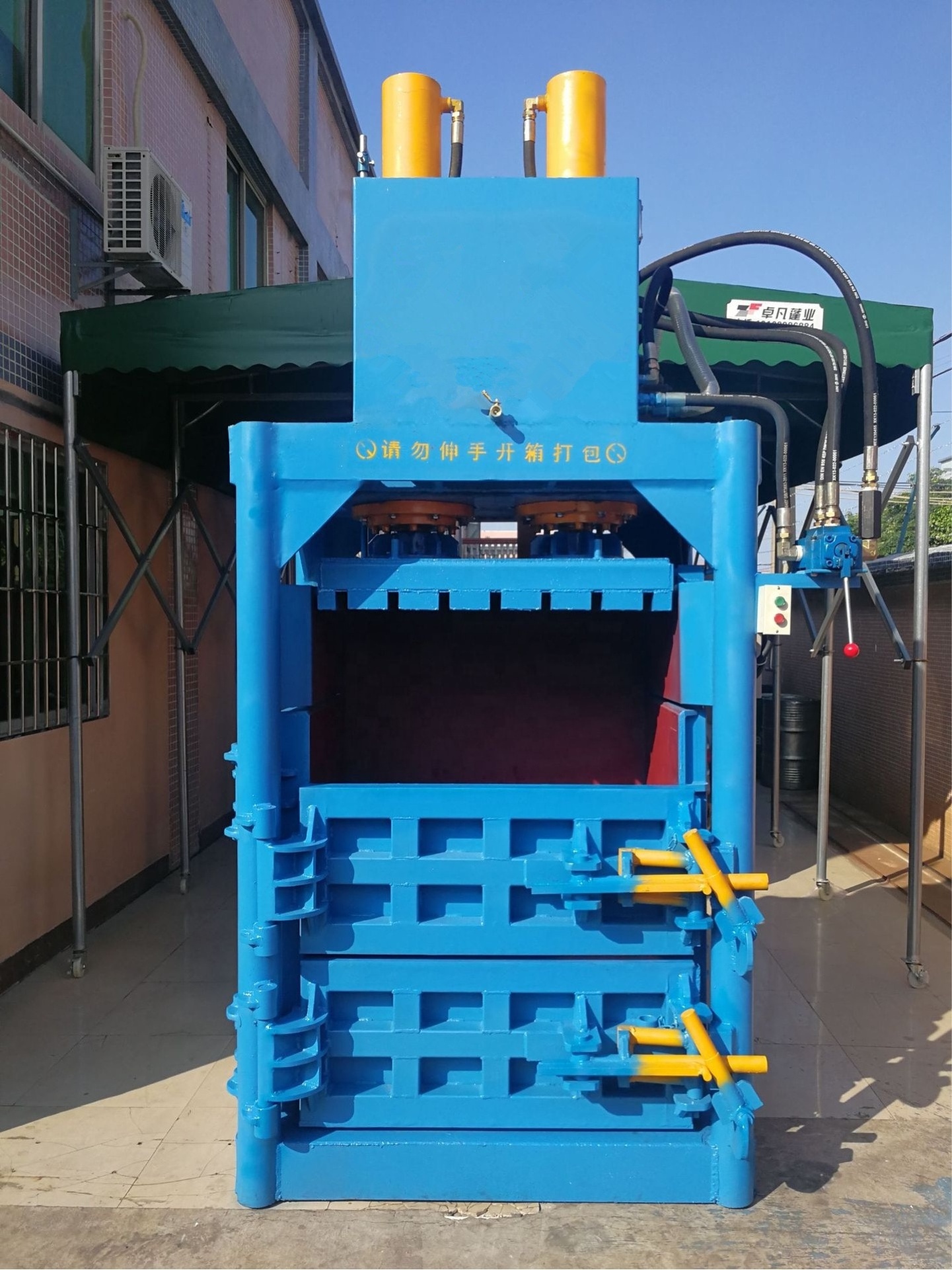 Popular and high efficiency Automatic Plastic scrap baler/pet bottle hydraulic vertical baling machine