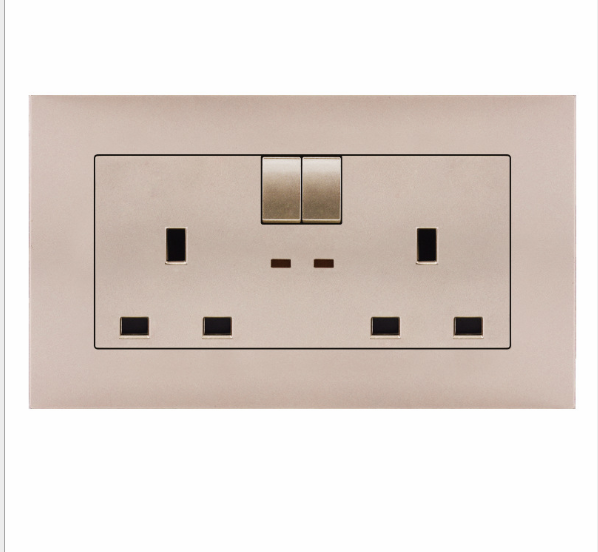 British Standard Square Foot Three-Hole Panel 13A Wall Switch Socket for Wholesale