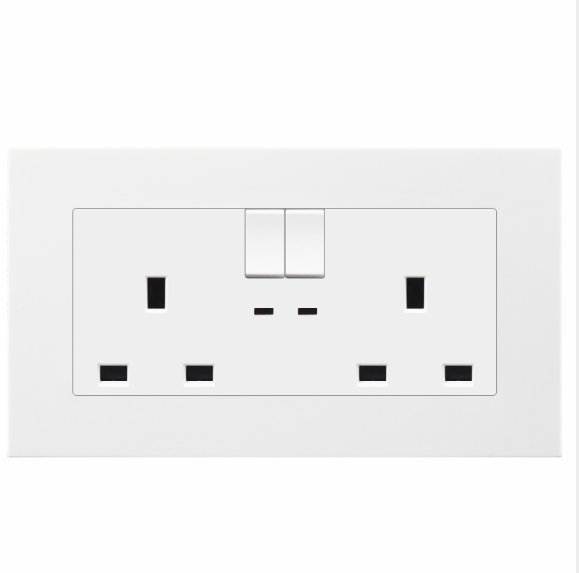 British Standard Square Foot Three-Hole Panel 13A Wall Switch Socket for Wholesale