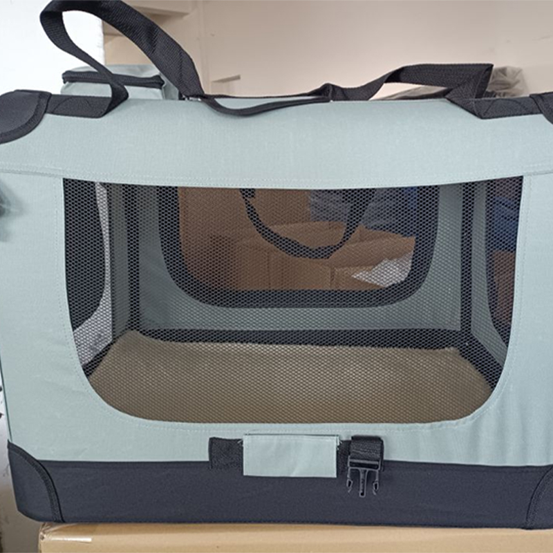 Hot Sale Breathable Mesh Hanging Portable Expandable Airport Approved Collapsible Dog Carrier